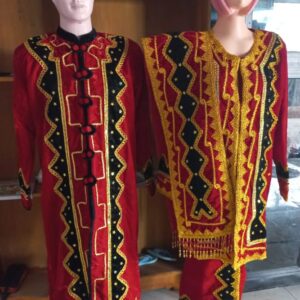 Baju adat sepasang dewasa