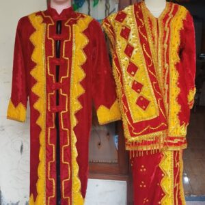 Baju adat sepasang dewasa