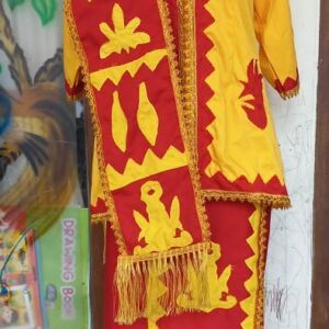 Baju adat perempuan dewasa